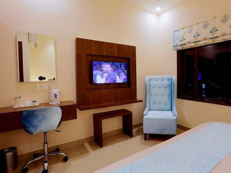 Hotel Rk Grande Лудхиана Экстерьер фото